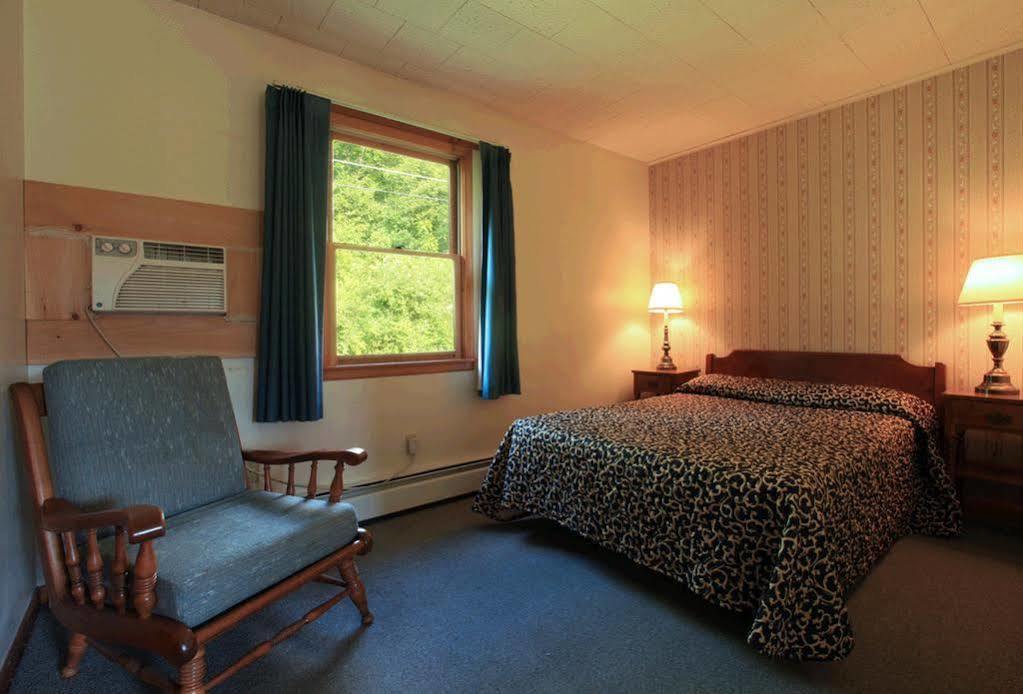 Ladd Brook Inn Pownal Habitación foto